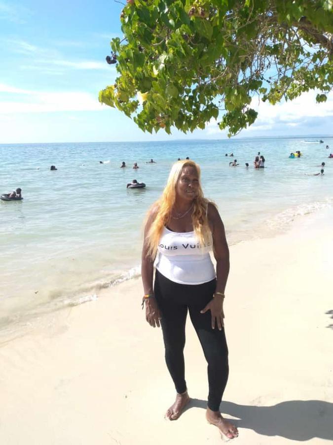 Mango Walk Homestay Montego Bay Buitenkant foto